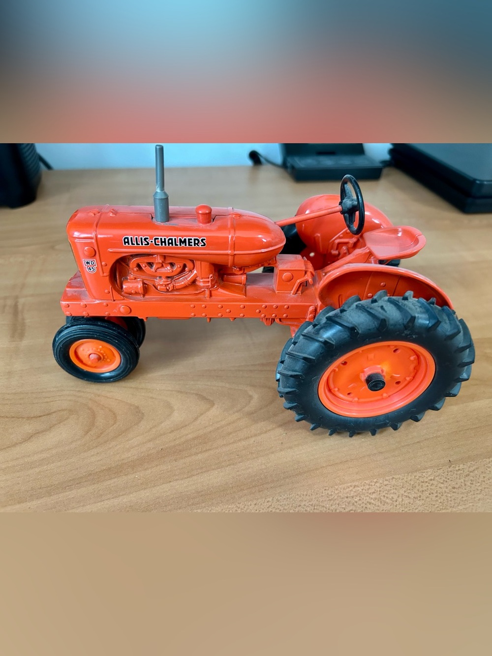 Vintage Allis Chalmers WD 45 Toy Tractor orange/black Ertl - Picture 2 of 7